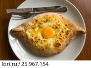 Traditional Georgian cheese pie with yolk - Adjarian Hachapuri, Caucasus. Стоковое фото, фотограф Жукова Юлия / Фотобанк Лори
