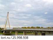 Вид на вантовый мост Святого Креста (Świętokrzyski) через Вислу.  Варшава, Польша (2014 год). Стоковое фото, фотограф Ирина Борсученко / Фотобанк Лори