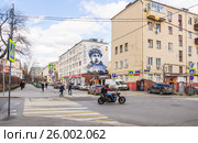 Улица Доватора в Москве. Граффити с портретом генерала-майора Доватора на торце дома, 11, корпус 1 (2017 год). Редакционное фото, фотограф Алёшина Оксана / Фотобанк Лори