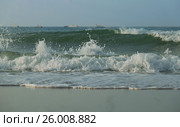 Beautiful waves of South China Sea on Dadonghai beach. Стоковое фото, фотограф Юлия Машкова / Фотобанк Лори