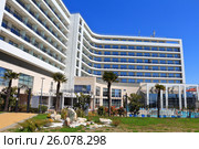 Отель Radisson в Адлере. Краснодарский край, Россия (2017 год). Редакционное фото, фотограф Александр Степанов / Фотобанк Лори
