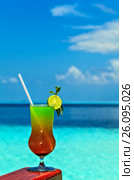 Glass of drink is on a beach table. Стоковое фото, фотограф М / Фотобанк Лори