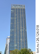 Отель "InterContinental Warszawa" на фоне неба. Варшава, Польша (2014 год). Редакционное фото, фотограф Ирина Борсученко / Фотобанк Лори