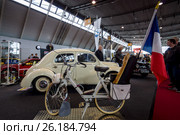 STUTTGART, GERMANY - MARCH 03, 2017: Motorised bicycle Velo Solex S3800, 1970. Europe's greatest classic car exhibition "RETRO CLASSICS" Редакционное фото, фотограф Sergey Kohl / Фотобанк Лори