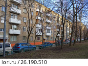 Пятиэтажное здание в Москве. Хрущевка (2017 год). Редакционное фото, фотограф Тарановский Д. / Фотобанк Лори