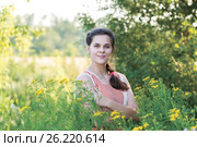 Beautiful Russian girl in thickets of tansy. Стоковое фото, фотограф Володина Ольга / Фотобанк Лори
