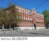 Трёхэтажное здание, построенное в 1910 году. Медицинское училище № 24 ВАО. Улица Барболина, 3, стр. 16. Район Сокольники. Москва (2017 год). Стоковое фото, фотограф lana1501 / Фотобанк Лори