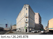 Москва, Бродников переулок справа и Большая Якиманка слева (2017 год). Редакционное фото, фотограф Дмитрий Неумоин / Фотобанк Лори
