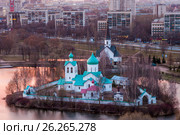 Санкт-Петербург. Вид сверху на Храмовый комплекс в парке Городов-Героев (Пулковском парке) (2017 год). Редакционное фото, фотограф Литвяк Игорь / Фотобанк Лори