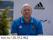 Главный тренер женской сборной России по баскетболу Александр Васин (2017 год). Редакционное фото, фотограф Екатерина Лызлова / Фотобанк Лори