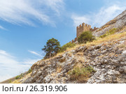 Безымянная цитадель в Судакской Генуэзской крепости в Крыму (2015 год). Стоковое фото, фотограф Дмитрий Тищенко / Фотобанк Лори