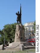 Памятник Ермаку на площади Ермака в Новочеркасске (2015 год). Редакционное фото, фотограф A Челмодеев / Фотобанк Лори