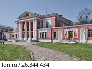 Ярополец, Московская область. Усадьба Гончаровых (Загряжских). Господский (главный) дом (2017 год). Стоковое фото, фотограф Илюхина Наталья / Фотобанк Лори
