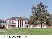 Ярополец. Усадьба Гончаровых (Загряжских). Господский (главный) дом (2017 год). Стоковое фото, фотограф Илюхина Наталья / Фотобанк Лори