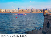 Вид на Неву и набережную со стены Петропавловской крепости. Редакционное фото, фотограф Николай Лемешев / Фотобанк Лори