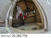 Самая маленькая деревянная часовня в России. Часовня Успения Богоматери. Россия, Архангельская область, Плесецкий район, деревня Тырышкино (2014 год). Стоковое фото, фотограф Яковлев Сергей / Фотобанк Лори