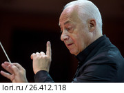Народный артист СССР, дирижер Владимир Спиваков выступает с камерным оркестром "Виртуозы Москвы" в Светлановском зале Московского международного Дома музыки, Москва (2017 год). Редакционное фото, фотограф Николай Винокуров / Фотобанк Лори