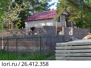 Строительство нового дома из газобетонных блоков (2017 год). Редакционное фото, фотограф Елена Коромыслова / Фотобанк Лори