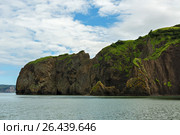 Rocks in Avacha Bay of the Pacific Ocean. The coast of Kamchatka. Стоковое фото, фотограф Юлия Машкова / Фотобанк Лори