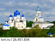 Monastery in the village of Bogolyubovo, Russia against the backdrop of thunderclouds (2013 год). Редакционное фото, фотограф Анна Мартынова / Фотобанк Лори