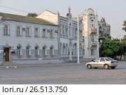 Театральная площадь, здание городского совета и "Дом авиаторов"(1912). Евпатория, Крым (2016 год). Редакционное фото, фотограф Илюхина Наталья / Фотобанк Лори