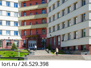 Вход в учебно-лабораторный корпус Витебской Ордена "Знак Почёта" государственной академии ветеринарной медицины, улица 1-я Доватора, Витебск, Беларусь (2017 год). Редакционное фото, фотограф Ольга Коцюба / Фотобанк Лори