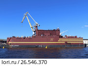 Первый в мире плавучий энергетический блок (ПЭБ) "Академик Ломоносов" во время строительства. Балтийский судостроительный завод, город Санкт-Петербург (2017 год). Редакционное фото, фотограф Григорий Писоцкий / Фотобанк Лори