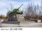 Т-34-85, памятник в Медвежьегорске, Карелия, Россия (2017 год). Редакционное фото, фотограф Александр Романов / Фотобанк Лори