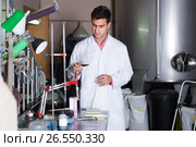 Adult male laboratorian working with wine. Стоковое фото, фотограф Яков Филимонов / Фотобанк Лори