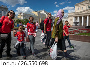 Болельщики национальной сборной команды Чили гуляют в центре города Москвы во время Кубка Конфедераций 2017, Россия. Редакционное фото, фотограф Николай Винокуров / Фотобанк Лори