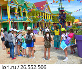 SOCHI, RUSSIA – June 18, 2017: Animators entertain schoolchildren in Sochi Park, which entered the TOP-25 of the best parks in Europe in 2016. Редакционное фото, фотограф Анна Мартынова / Фотобанк Лори