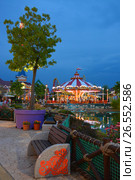 SOCHI, RUSSIA - June 18, 2017: Evening in Sochi Park, which entered the TOP-25 of the best parks in Europe in 2016. Редакционное фото, фотограф Анна Мартынова / Фотобанк Лори