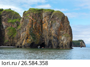 Rocks with caves and grottoes in Avacha Bay of Pacific Ocean. The coast of Kamchatka. Стоковое фото, фотограф Юлия Машкова / Фотобанк Лори