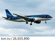 Airbus A320 (бортовой 4K-AZ77) авиакомпании Azerbaijan Airlines ― AZAL на посадке во Внукове (2017 год). Редакционное фото, фотограф Alexei Tavix / Фотобанк Лори