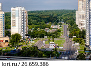 Москва, вид сверху на улицу академика Янгеля и Битцевский парк (2017 год). Стоковое фото, фотограф glokaya_kuzdra / Фотобанк Лори
