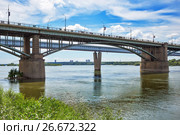 Октябрьский ( бывший Коммунальный ) мост через реку Обь. Новосибирск, Сибирь, Россия (2017 год). Стоковое фото, фотограф Евгений Мухортов / Фотобанк Лори