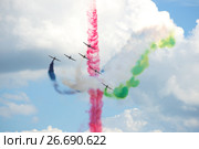 Фрагмент выступления пилотажной группы ВВС ОАЭ «Fursan Al Emarat» на российском авиасалоне МАКС-2017. Редакционное фото, фотограф Виктор Карасев / Фотобанк Лори