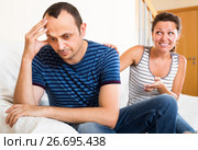 Family couple having serious conversation. Стоковое фото, фотограф Яков Филимонов / Фотобанк Лори