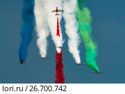 Выступление пилотажной группы Al Fursan из ОАЭ (2017 год). Редакционное фото, фотограф Alexei Tavix / Фотобанк Лори