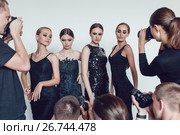 Photographers paparazzi take photos of women in cocktail dresses. Стоковое фото, фотограф Женя Канашкин / Фотобанк Лори