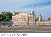 Бывшая дача Кушелева-Безбородко на реконструкции без львов на ограде. Санкт-Петербург (2017 год). Редакционное фото, фотограф Румянцева Наталия / Фотобанк Лори