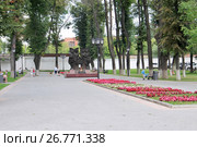 Тула. Кремлевский сквер. Вечный огонь у памятника в честь сотрудников органов госбезопасности (2017 год). Редакционное фото, фотограф Илюхина Наталья / Фотобанк Лори