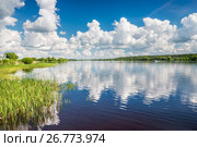 Облака на небе и в воде (2017 год). Стоковое фото, фотограф Baturina Yuliya / Фотобанк Лори