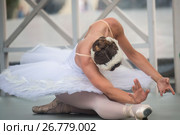 Балерина исполняет хореографическую миниатюру "Умирающий лебедь" из балета "Лебединое озеро" на сцене на Тверской площади города Москвы, Россия (2017 год). Редакционное фото, фотограф Николай Винокуров / Фотобанк Лори