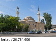 Вид на мечеть Джума-Джами в городе Евпатории, Крым (2017 год). Редакционное фото, фотограф Николай Мухорин / Фотобанк Лори