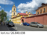 Богородице-Рождественский женский монастырь (1501-1505). Москва, улица Рождественка, д. 20/8 с14 (2017 год). Редакционное фото, фотограф Елена Коромыслова / Фотобанк Лори