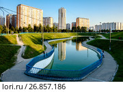 Москва, Марьино, Дюссельдорфский парк (2017 год). Редакционное фото, фотограф glokaya_kuzdra / Фотобанк Лори