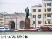 Памятник Максиму Горькому на площади Тверская Застава (2017 год). Редакционное фото, фотограф Алёшина Оксана / Фотобанк Лори