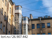 Typical houses of old St. Petersburg, Russia (2015 год). Стоковое фото, фотограф EugeneSergeev / Фотобанк Лори