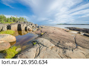 Дождевая вода в скале. Остров Кий, Белое море. Стоковое фото, фотограф Яковлев Сергей / Фотобанк Лори